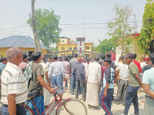प्रशासकीय भवन सार्ने विषयमा जनप्रतिनिधिहरु बीचमै विवाद