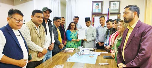 पत्रकार महासंघद्वारा सरकारको पछिल्लो विज्ञापन नीति खारेज गर्न माग,  सञ्चारमाध्यमहरू बन्द भए हजारौं पत्रकार तथा सञ्चारकर्मी र सञ्चारक्षेत्रमा जोडिएकाहरु प्रत्यक्ष रूपमा प्रभावित हुने