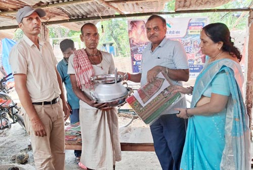 नेपाल–भारत मैत्री संघद्वारा अग्नीपीडितलाई सहयोग