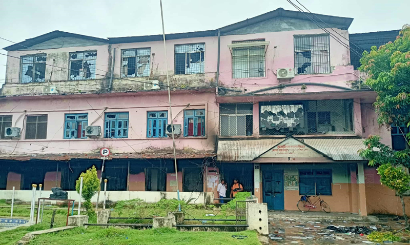 राजविराज नगरपालिका कार्यालयमा ३० करोड भन्दा बढीको  क्षति, ११ लाख नगदसहित तीस वटा सवारीसाधन जलेर नष्ट