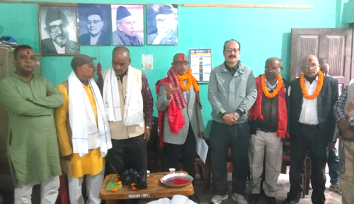 एमाले परित्याग गरेका पूर्वमन्त्री देव नेपाली काँग्रेसमा प्रवेश