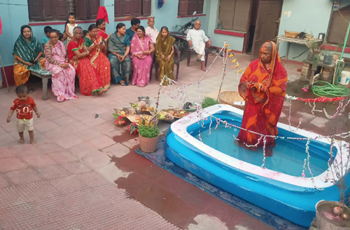 धुमधामका साथ मनाईदै चैती छठ 